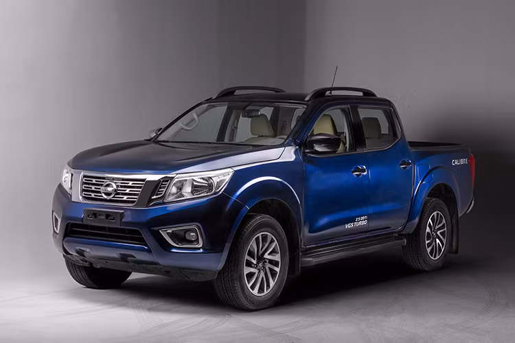 Nissan Việt Nam (NVL) vừa chính thức giới thiệu phiên bản mới của dòng xe bán tải Navara, mang tên Nissan Navara A-IVI 2019 với những thay đổi về ngoại hình và công nghệ. Phiên bản nâng cấp mới Nissan Navara A-IVI đầu tiên được giới thiệu lần này là bản một cầu (RWD), nhưng có 2 cấu hình: phiên bản tiêu chuẩn Nissan Navara EL A-IVI và phiên bản cao cấp Nissan Navara EL A-IVI Premium Z.