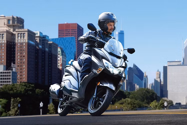 Mức giá xe Burgman Street EX 2025 có mức bán ra là 116.200 rupee (tương đương khoảng khoảng 34,6 triệu đồng), xe đều đạt tiêu chuẩn OBD-2B.