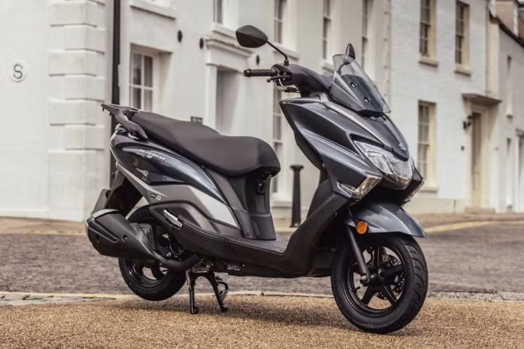 Để đáp ứng tiêu chuẩn khí thải mớ nhất tại Ấn Độ, Suzuki tại nước này mới đây đã trình làng Avenis và Burgman (Burgman Street và Burgman Street EX) đạt tiêu chuẩn OBD-2B. Bộ đôi tay ga Suzuki Avenis và Burgman 2025 mới hiện đã chính thức lên kệ tại các đại lý với mức giá cực kỳ hợp lý.