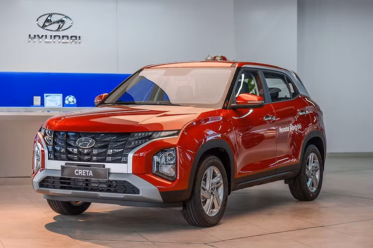 Ở vị trí thứ 6 trong top 10 xe bán chạy tháng 6 tiếp tục là một cái tên hoàn hoàn mới. Cụ thể, với doanh số 830 xe, Hyundai Creta lần đầu góp mặt trong top 10 xe bán chạy của tháng. So với tháng 5 đạt 935 xe, doanh số tháng 6 của Creta đã giảm 11,2%.