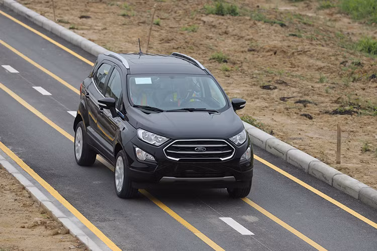 Theo các nghiên cứu của hãng xe ôtô Ford, bên cạnh độ ổn định của các hệ thống truyền động, các tính năng thông minh, an toàn thì việc giảm thiểu các tiếng ồn khó chịu phát sinh trong quá trình vận hành (như tiếng rít do bề mặt vật liệu cọ sát hay tiếng va đập của các chi tiết trên xe - Squeak &amp; Rattle) là một trong những yếu tố hàng đầu quyết định đến chỉ số hài lòng của khách hàng.