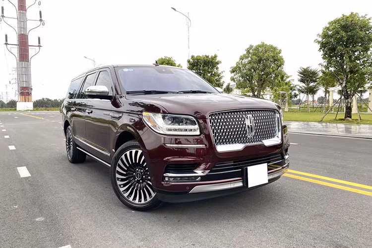 SUV hạng sang cỡ lớn Lincoln Navigator Black Label L thế hệ thứ 4 được trang bị động cơ xăng V6, dung tích 3.5 lít, tăng áp kép tương tự như Ford F-150 Raptor, trái tim này sản sinh công suất tối đa 450 mã lực và mô-men xoắn cực đại 675 Nm, xe đi kèm hộp số tự động 10 cấp.