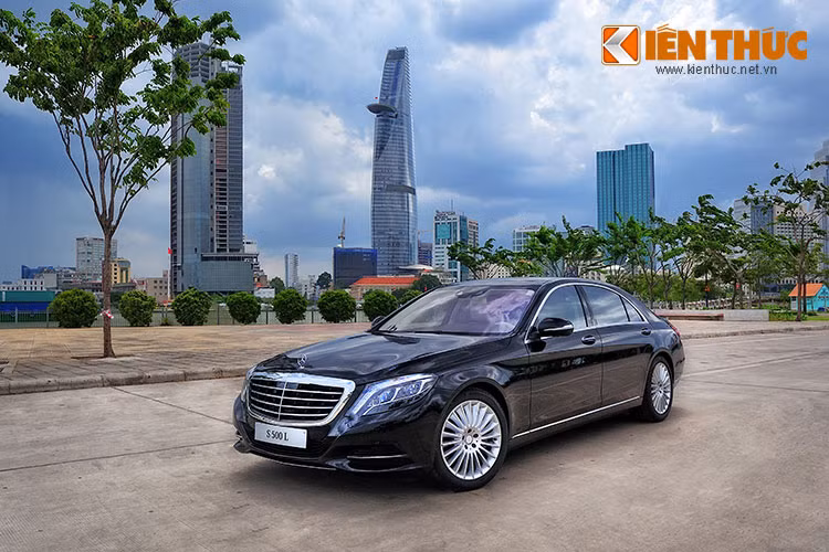 Từ tháng 5/2016, Mercedes-Benz Việt Nam (MBV) sẽ tiếp tục gia tăng lợi ích cho khách hàng chọn mua S 500 L bằng việc trang bị hộp số tự động 9 cấp 9G-TRONIC và bộ mâm 19-inch đa chấu lịch lãm &amp; sang trọng.