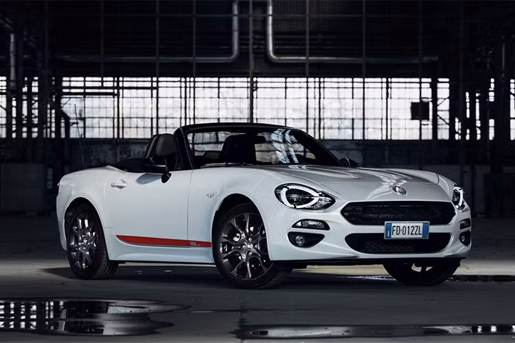 Theo hãng xe ôtô Fiat cho biết, họ sẽ chính thức mang chiếc mui trần 124 Spider S-Design ra mắt tại triển lãm ôtô Geneva 2018 cùng với các mẫu xe: Fiat 500, 500L và 500X Mirror, 500X S-Design, Tipo S-Design...