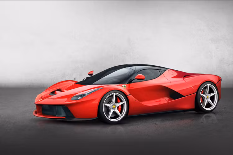 Ra mắt lần đầu tại triển lãm Geneva 2013, Ferrari LaFerrari là một trong 3 mẫu xe đại diện cho thế hệ siêu xe mới với hệ động lực xăng - điện hybrid, bên cạnh McLaren P1 và Porsche 918 Spyder. Tên gọi LaFerrari trong tiếng Ý nghĩa là "chiếc Ferrari", mang hàm ý chiếc xe có đầy đủ những đặc tính "định nghĩa" một siêu xe đích thực.