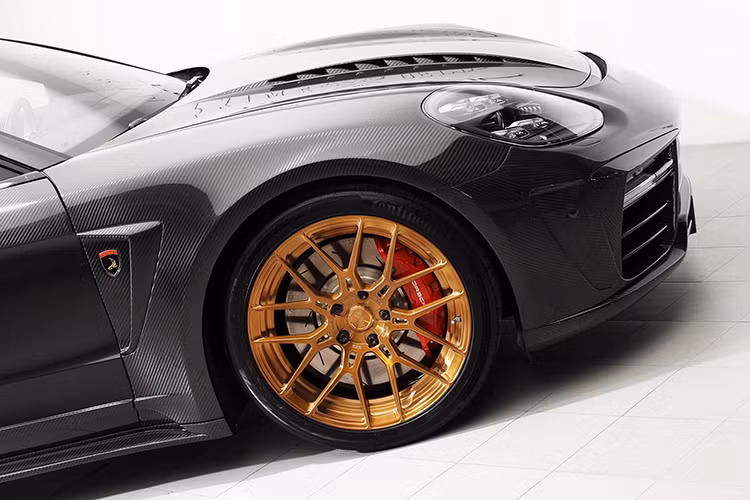 Sở hữu thiết kế widebody thể thao, hiện tại GTR Carbon Edition hiện đang là một trong những gói nâng cấp ngoại hình ấn tượng nhất cho Panamera.