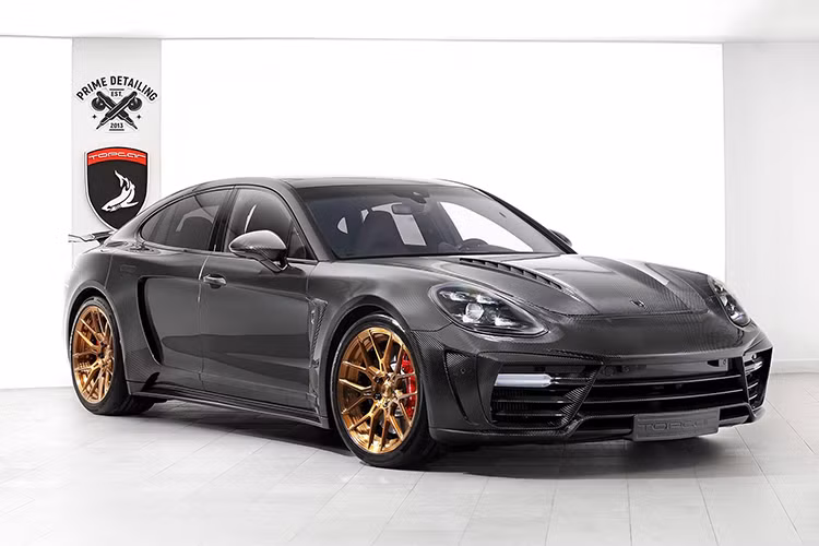 Mới đây, hãng độ TopCar tới từ Nga đã thiết kế ra gói widebody mang tên Stingray GTR cho chiếc xe sang Porsche Panamera 5 cửa, gói nâng cấp này đã sẽ thêm một bước với phiên bản GTR Carbon Edition. 
