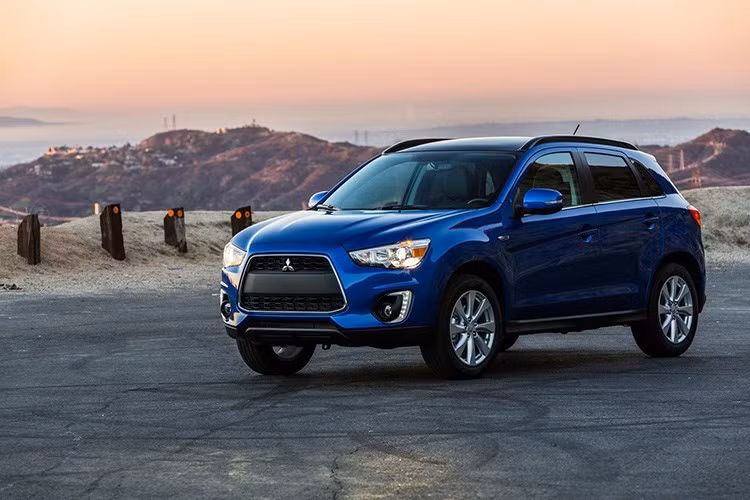 Với kết quả kinh doanh thậm tệ trong tháng 5/2017 của Outlander Sport, kể từ đầu năm đến hết tháng 5, mẫu xe này chỉ bán được tổng cộng 15 chiếc tại thị trường Việt Nam, chưa bằng con số lẻ doanh số bán ra của hai đối thủ đồng hương tại thị trường Việt Nam là CX-5 và CR-V.