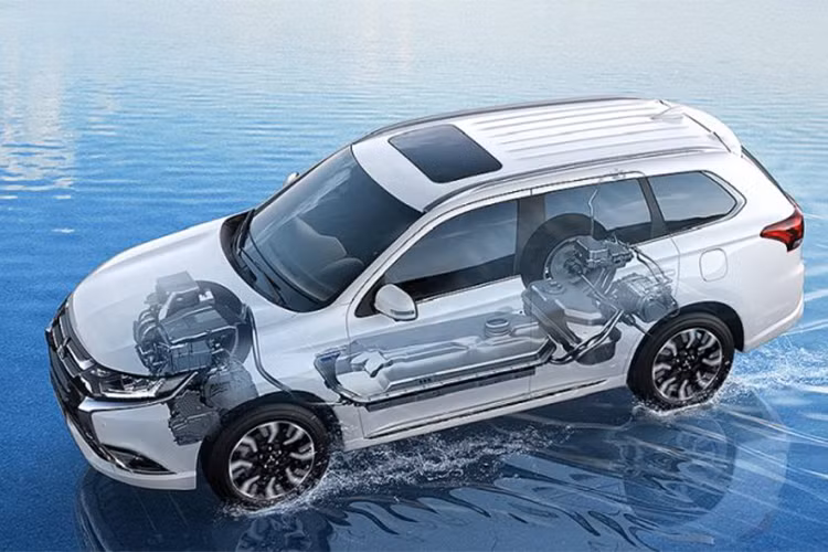 Đại diện của thương hiệu ôtô Mitsubishi cũng cho biết, động cơ mới này sẽ cung cấp mô-ment xoắn cực đại lớn hơn 186Nm tại vòng tua máy 4.500 vòng/phút trên mẫu Outlander PHEV trước đó, Mitsubishi chưa cung cấp thông tin gì về công suất (hp) tại thời điểm này (động cơ 2.0L cũ cho công suất 118 mã lực tại 4.500 vòng/phút).