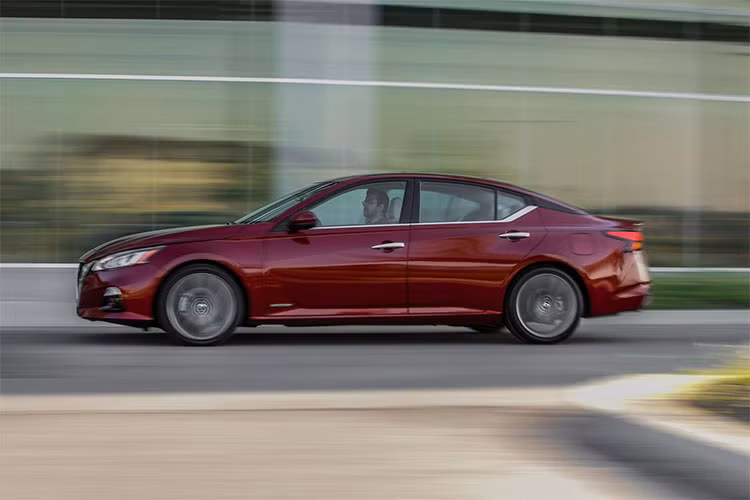 Về thiết kế, Nissan Altim Edition ONE 2019 được lấy cảm hứng từ mẫu từ phiên bản Altima Platinum VC-Turbo từng ra mắt trước đây. Tuy nhiên có một vài chi tiết được cải tiến mới khác biệt và cao cấp hơn.