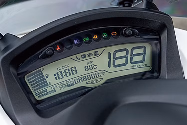 Ngoài ra, với ứng dụng được cài đặt trên smartphone, người sử dụng Yamaha Tricity 155 2024 cũng nắm được các thông tin về bảo dưỡng, cũng như định vị xe.