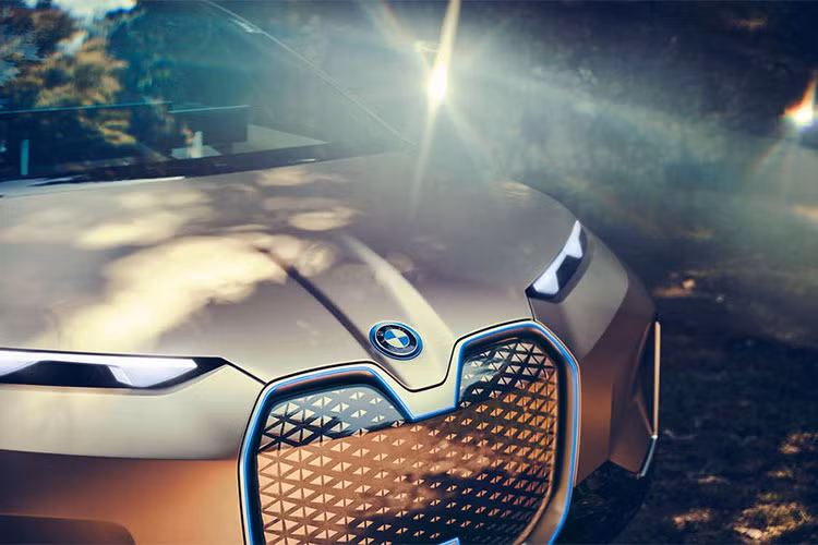 Tất nhiên, iNext là một phiên bản mang ý tưởng của chiếc crossover hạng sang BMW chạy điện thông thường, kiểu như Mercedes-Benz EQC mới hoặc là Audi E-Tron sắp ra mắt, ngoại trừ việc iNext sẽ tân tiến hơn một chút vào thời điểm nó ra mắt thị trường trong năm 2021.