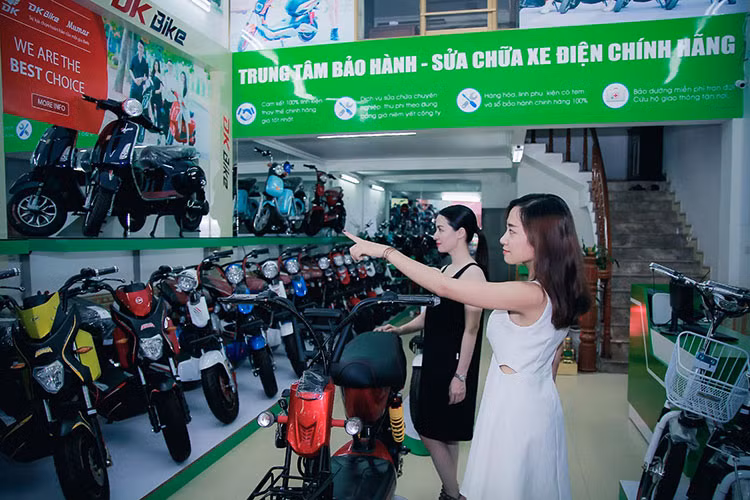 Gioi tre Ninh Binh “phat sot” voi xe dien phong cach moi