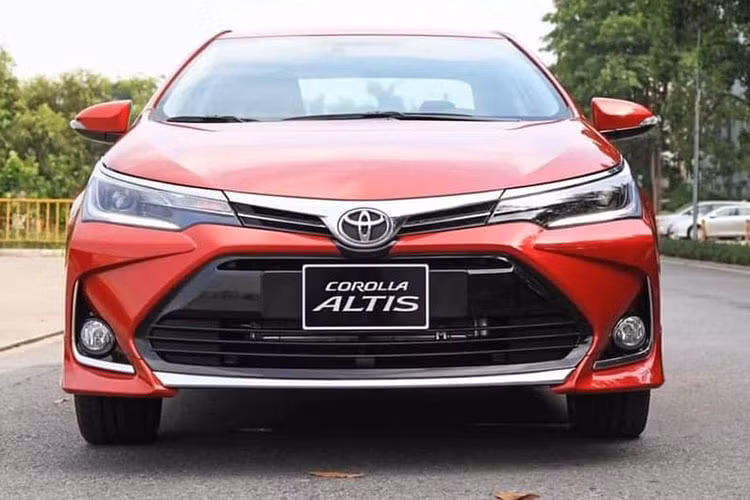 Toyota Corolla Altis tai Viet Nam giam 70 trieu, xa hang 
