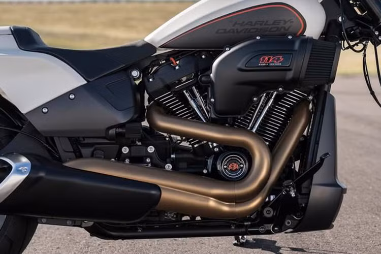 Sức mạnh của Harley-Davidson FXDR 114 vẫn đến từ khối động cơ Milwaukee-Eight 114, 4 van, V-Twin, dung tích 1.868 cc, sản sinh mômen xoắn cực đại 158 Nm, đi kèm là hộp số côn tay 6 cấp.