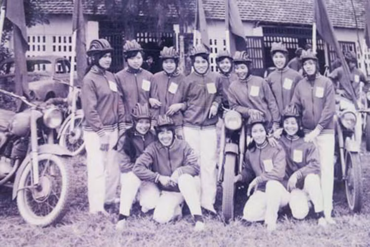 Thời đó, môtô PKL còn rất xa lạ, việc điều khiển, rồi làm chủ đến thực hiện những màn biểu diễn nghệ thuật trên xe là điều không hề đơn giản.
