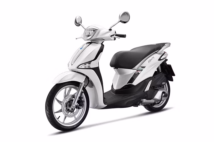 Khung xe Liberty iGet hoàn toàn mới, được thiết kế theo kiểu nôi đơn, được tạo thành từ những ốp thép và những linh kiệp ép dập. Xe có đường kính bánh trước 16”, đảm bảo độ ổn định tối đa. Cả hai vành xe trước và sau đều có thiết kế 7 chấu làm bằng hợp kim nhôm nhẹ hơn so với vành xe của phiên bản trước, giúp tăng độ linh hoạt của xe. Vành sau đường kính 14” sử dụng lốp 100/80.