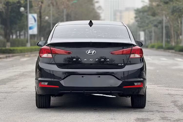Xe được trang bị hộp số tự động 6 cấp và được bổ sung 1 chế độ vận hành Smart trong hệ thống lái Drive Mode bên cạnh 3 chế độ vận hành cũ là Eco - Normal - Sport.