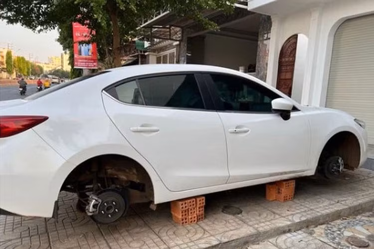 Mazda3 tai Dak Lak sau mot dem bi trom lay mat ca 4 