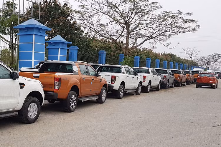 Đây cũng là những chiếc Ranger cuối cùng sử dụng động cơ 3,2 lít tại Việt Nam. Vào khoảng tháng 9 tới, động cơ này sẽ bị loại bỏ và thay bằng 2 loại máy mới với dung tích 2 lít. Trong đó, loại cao cấp nhất có công suất 213 mã lực và mô-men xoắn 500 Nm, kết hợp hộp số tự động 10 cấp tương tự như mẫu bán tải Ford Ranger Raptor đời mới.