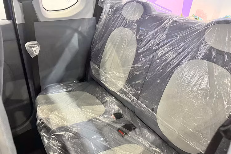 Về trang bị an toàn, mẫu xe mini điện Bestune Xiaoma 2025 chỉ được trang bị cơ bản gồm; hệ thống túi khí cho hàng ghế trước, phanh ABS, phân bổ lực phanh và cảnh báo áp suất lốp.