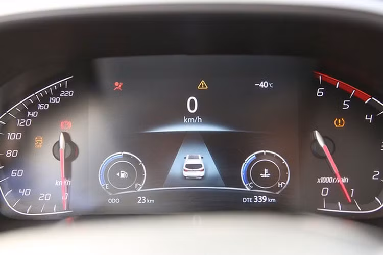 Người mua Kaicene F70 sẽ có những tùy chọn động cơ bao gồm một máy dầu tăng áp dung tích 1.9 lít mới với 190 mã lực và 350 Nm mô-men xoắn cực đại, và một máy tăng áp dàu dung tích 2.5 lít cũ lấy từ Isuzu với 129 mã lực và 320 Nm mô-men xoắn cực đại.
