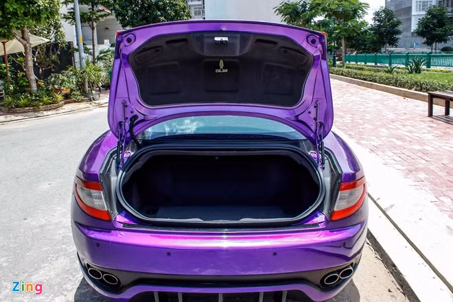 Do động cơ được chuyển ra phía trước, cốp sau khá rộng rãi, tương tự những mẫu sedan hạng D. GranTurismo là mẫu xe phù hợp với những người vừa muốn thể thao nhưng không mất đi sự tiện dụng để sử dụng hàng ngày.