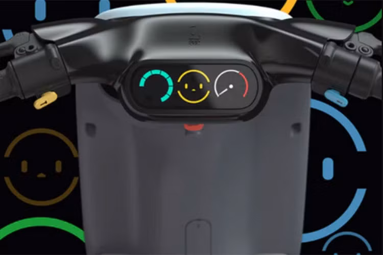 Xe điện DoinNext VO được trang bị đèn pha LED khá nhỏ gắn trên chắn bùn phía trước, theo quảng cáo, đèn pha của xe sẽ tự động bật khi trời bắt đầu chuyển sang đêm.