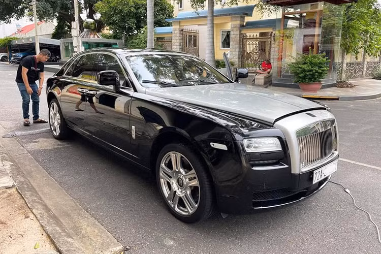 Với giá bán chỉ gần tỷ đồng và đã mới chỉ lăn bánh khoảng 30.000km, đây được xem là lựa chọn hợp lý cho các đại gia khi mà thị trường xe siêu sang đang khá im ắng bởi đại dịch COvid-19, theo nhiều dân chơi xe siêu sang đây cũng là giá khá hời so với mức 31 đến 35 tỷ đồng của những chiếc xe siêu sang Rolls-Royce Ghost thế hệ mới đang được bán ra tại Việt Nam. 