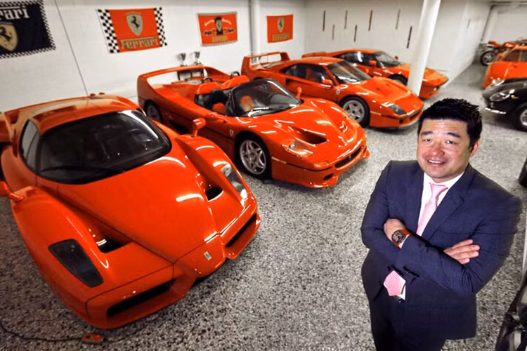 Một ngày đẹp trời trong năm 2017, bài báo với tiêu đề "Anh ta sở hữu hàng tá chiếc Ferrari và rất nhiều tiền: Tại sao anh ta không thể mua một chiếc siêu xe Ferrari LaFerrari Aperta trị giá 2,2 triệu USD?" đã khiến mối quan hệ đang tốt đẹp của đại gia David Lee cùng với thương hiệu siêu xe Ferrari đi vào ngõ cụt.