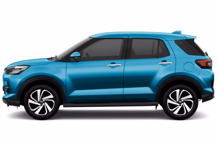 Với mục tiêu bán được 2.000 chiếc mỗi tháng, phần lớn đơn đặt hàng cho mẫu xe SUV Toyota Raize đều đến từ khu vực đảo Jawa, nơi có thủ đô Jakarta. Tính đến thời điểm hiện tại, Type 1.0T GR Sport CVT là biến thể nhận được nhiều đơn đặt hàng nhất với 43% tổng doanh số.