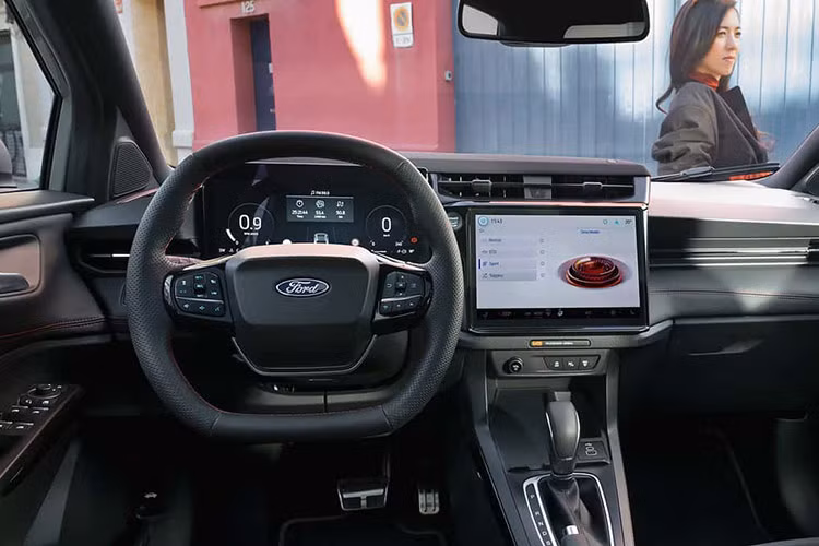 Bên cạnh đó, xe cũng sẽ được trang bị hệ thống công nghệ an toàn Copilot 360 với một số tính năng hiện đại như ga tự động thông minh, hỗ trợ giữ làn đường, phanh khẩn cấp tự động, cảnh báo điểm mù kết hợp xe cắt ngang,...