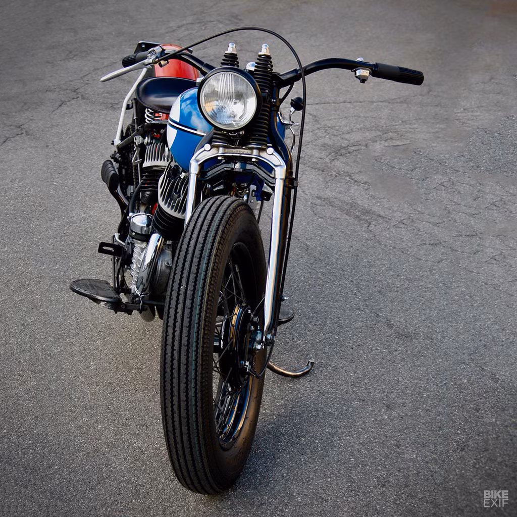 Khách hàng của James muốn nó là một chiếc Harley-Davidson bobber độc đáo nhất, tương tự mẫu 1942 WLC đầu tiên từ cơ sở. Đây cũng là kỉ niệm một thập kỷ James bước vào thế giới xe độ. Mẫu độ trong ảnh là chiếc thứ 25 trên hành trình 10 năm đó.