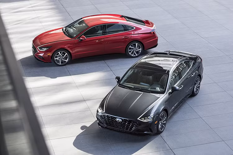 Dự kiến, Hyundai Sonata 2020 sẽ được bày bán tại thị trường Mỹ trong năm nay và vẫn chưa có thông tin các thị trường khác khi nào sẽ được ra phân phối mẫu xe sedan cỡ trung này. Hiện giá xe Hyundai Sonata 2020 tại Mỹ vẫn chưa được công bố.