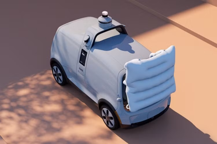 Công nghệ xe tự lái từng có trên những mẫu xe Volvo hay Tesla. VinFast cũng đang nghiên cứu để hoàn thiện công nghệ tự hành cho mình. Song, xe tự hành không có người lái vẫn là một khái niệm xa lạ. Xe tự hành phục vụ vận chuyển hàng hoá lại là một giải pháp hiếm tại Việt Nam tính tới hiện tại. 