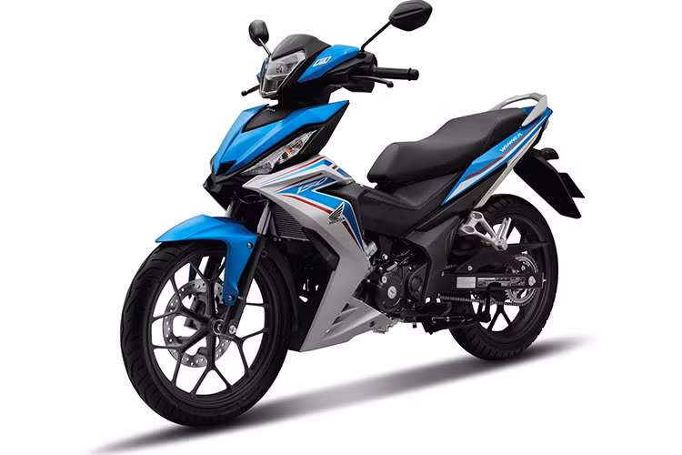 Xe sở hữu khối động cơ xy-lanh đơn, DOHC, phun xăng điện tử, làm mát bằng dung dịch, dung tích 149,1 cc. Kết hợp với hộp số 6 cấp, động cơ tạo ra công suất tối đa 15,4 mã lực tại vòng tua máy 9.000 vòng/phút và mô-men xoắn cực đại 13,5 Nm tại vòng tua máy 6.500 vòng/phút.