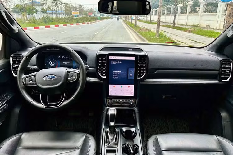 Về mặt hỗ trợ người lái, xe được tích hợp: Cruise Control. Hệ thống giữ làn đường. Vô lăng tích hợp điều chỉnh âm lượng và đàm thoại rảnh tay...