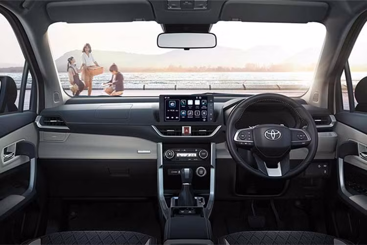 Danh sách trang bị, tiện nghi của Toyota Veloz X-Urban tương tự bản Premium. Các trang bị nổi bật bao gồm hệ thống đèn full LED tích hợp tính năng bật/tắt tự động, màn hình đa thông tin 7 inch sau vô lăng...