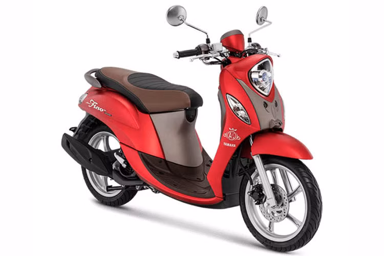 Nhìn lướt qua, mẫu xe ga Yamaha Fino 125 2019 mới có vẻ ngoài khá giống với chiếc Mio Classico từng được hãng xe máy Yamaha bán tại Việt Nam. Tuy nhiên so với Mio, Fino sở hữu nhiều chi tiết sắc nhọn và cá tính hơn so với "người chị em" của mình.