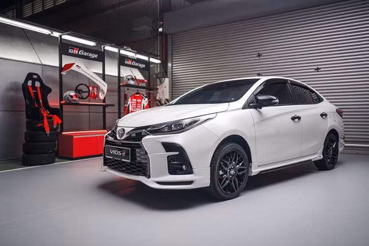 Vào đầu năm 2020, Vios đã có sự thay đổi khi ra mắt thêm 2 phiên bản, nâng cấp từ 3 lên 5 phiên bản để khách hàng lựa chọn. Nếu Toyota Vios GR Sport ra mắt Việt Nam có lẽ sẽ có giá cao hơn phiên bản hiện hành. Để tham khảo thì tại thị trường Malaysia, giá xe Toyota Vios GR Sport là 97.500 RM (khoảng 557 triệu đồng).