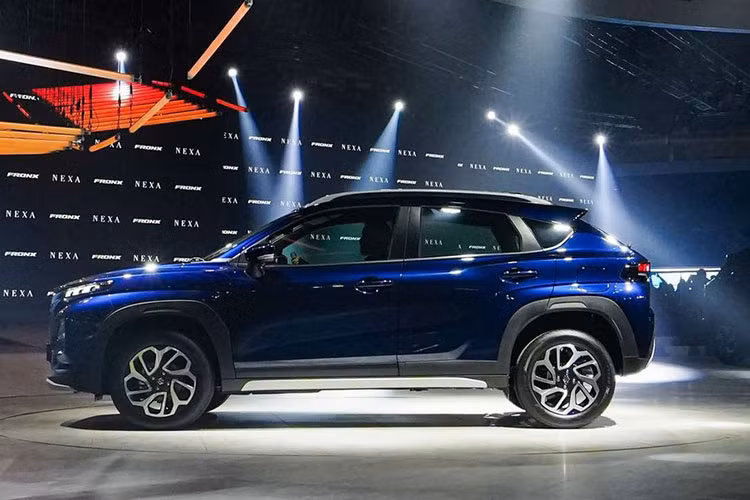 Theo đó, tại thị trường này, Suzuki Fronx 2023 sẽ có tổng cộng 6 phiên bản, bao gồm Sigma, Delta, Delta+, Zeta, Alpha và Alpha DCT. Mức giá xe Suzuki Fronx 2023 dao động từ 747.000 - 1.314.000 Rupee (khoảng 213 - 376 triệu đồng).
