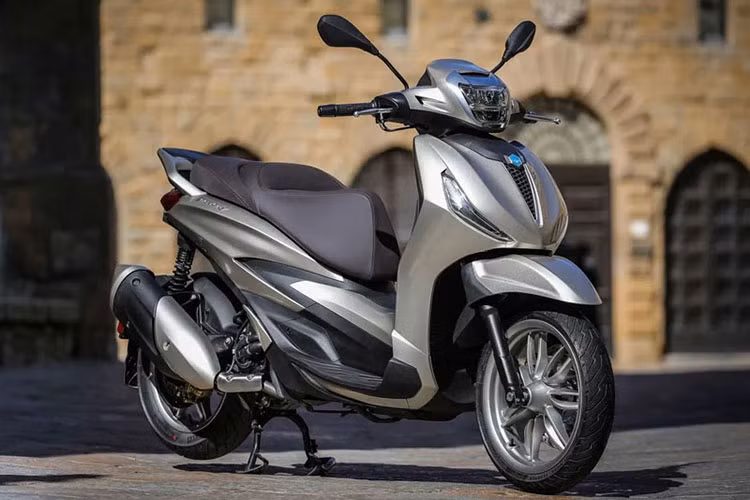 Với thiết kế tinh tế, khả năng vận hành mạnh mẽ và các tính năng tiện lợi, Piaggio Beverly 310 là lựa chọn lý tưởng cho những người tìm kiếm một chiếc xe tay ga đô thị hiện đại và phong cách...