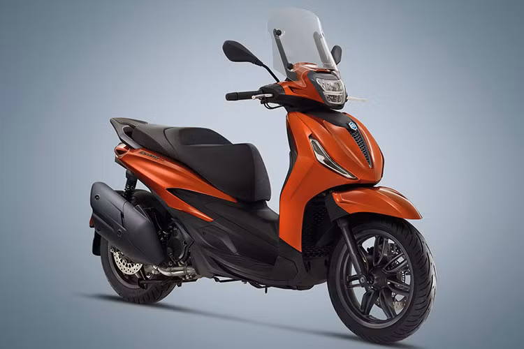  Piaggio Beverly 310 2025 mới vừa chính thức được ra mắt, một bổ sung mới cho dòng xe tay ga đô thị của hãng xe máy Ý. Mẫu xe này được nâng cấp đáng kể so với phiên bản trước, với động cơ xi-lanh đơn 310cc mạnh mẽ, thích hợp cho cả di chuyển trong thành phố và những chuyến đi dài. 
