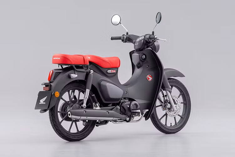 Xe có điểm nổi bật ở thiết kế và các tính năng như đèn pha LED, màn hình kết hợp giữa kỹ thuật số và analog, cùng hệ thống chìa khóa thông minh Smart Key. Mới đây, phiên bản Honda Super Cub C125 2025 mới đã chính thức được ra mắt.