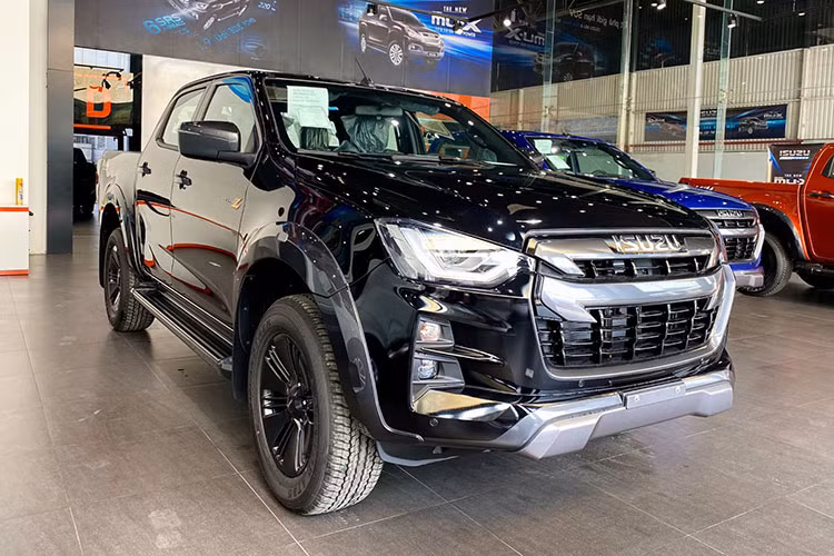 Tháng 4/2022 vừa qua, trong phân khúc xe bán tải ở Việt Nam - Isuzu D-max chỉ bán được vỏn vẹn 25 xe, trong khi đó Ranger tiếp tục đứng ở vị trí đầu phân khúc với 1.433 xe được bán ra, Triton 155 xe đứng ở vị trí thứ 2 và Mazda BT-50 29 xe đứng ở vị trí thứ 3.