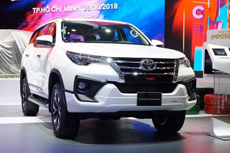 Phía Toyota Việt Nam cũng chưa hé lộ bất cứ thông tin gì về Toyota Corolla Altis 2020, thời gian mở bán tại nước ta. Ngoài ra, thương hiệu Nhật Bản cũng không giới thiệu Toyota C-HR như thông tin ban đầu.