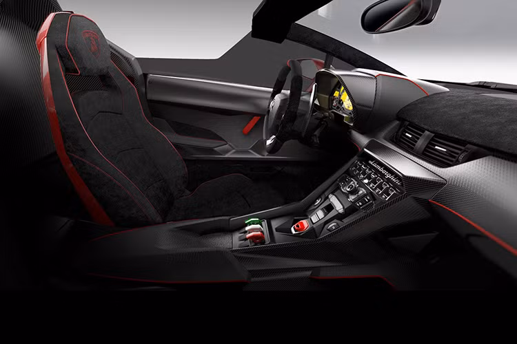 Nội thất của xe khá giống với Aventador, với những điểm khác gồm ghế thể thao, tay lái, ốp sợi carbon và hệ thống thông tin giải trí thế hệ mới với màn hình 10.1 inch, hỗ trợ kết nối internet và Apple CarPlay. Trên bảng táp-lô của mỗi chiếc Centenario còn có một tấm bảng nhỏ bằng sợi carbon, ghi nhận rằng nó là một trong 20 chiếc được sản xuất.