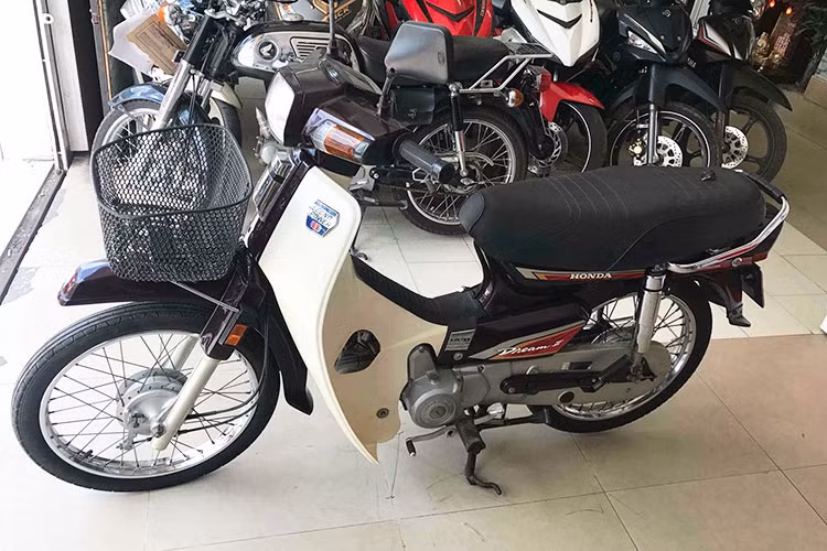 Hiện nay, một chiếc Dream Thái còn nguyên bản cũng đã được những người sưu tập trả giá khoảng 100 triệu đồng. Theo chủ nhân mới của chiếc xe này tại TP HCM cho hay, sau khi được đổi biển số mới mức giá của chiếc xe nguyên bản mới chạy 5.500km này khoảng hơn 100 triệu đồng.