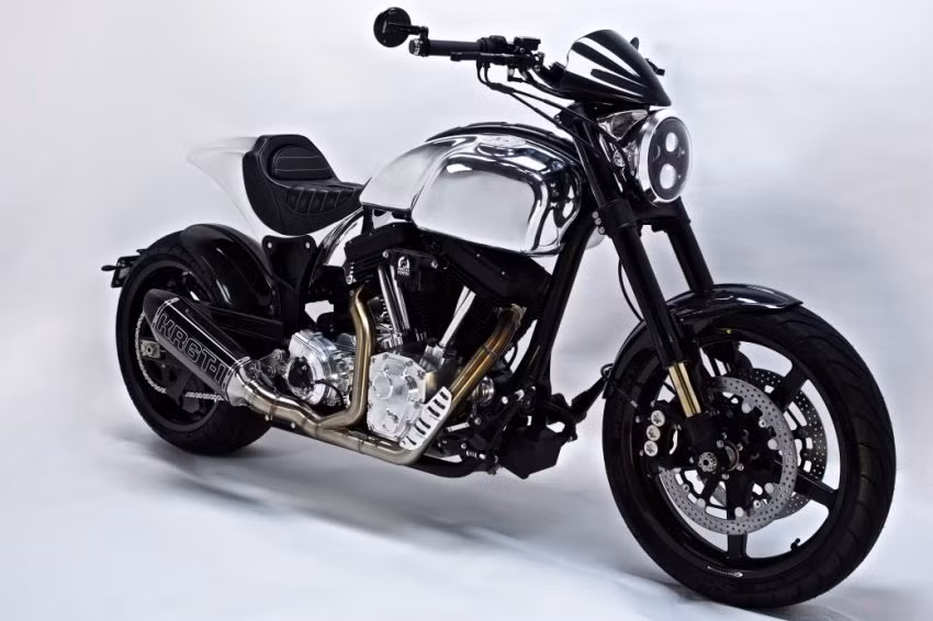 Bên cạnh đó, Keanu Reeves cũng muốn độ lên một chiếc môtô phân khối lớn vừa hiện đại, cổ điển mà phải thật đẹp mắt nhưng cũng đầy mạnh mẽ.