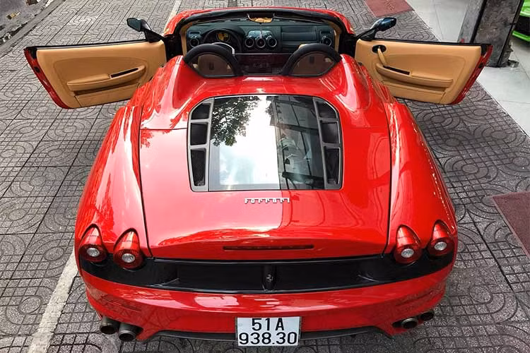 Ra đời lần đầu tiên vào năm 2004, F430 là siêu xe thay thế cho F360. F430 đã bị khai tử để nhường chỗ cho 458 Italia và hiện tại là 488 GTB. Ferrari F430 là đối thủ cạnh tranh của Lamborghini Gallardo, giống như bộ đôi Ferrari 488 GTB và Lamborghini Huracan.